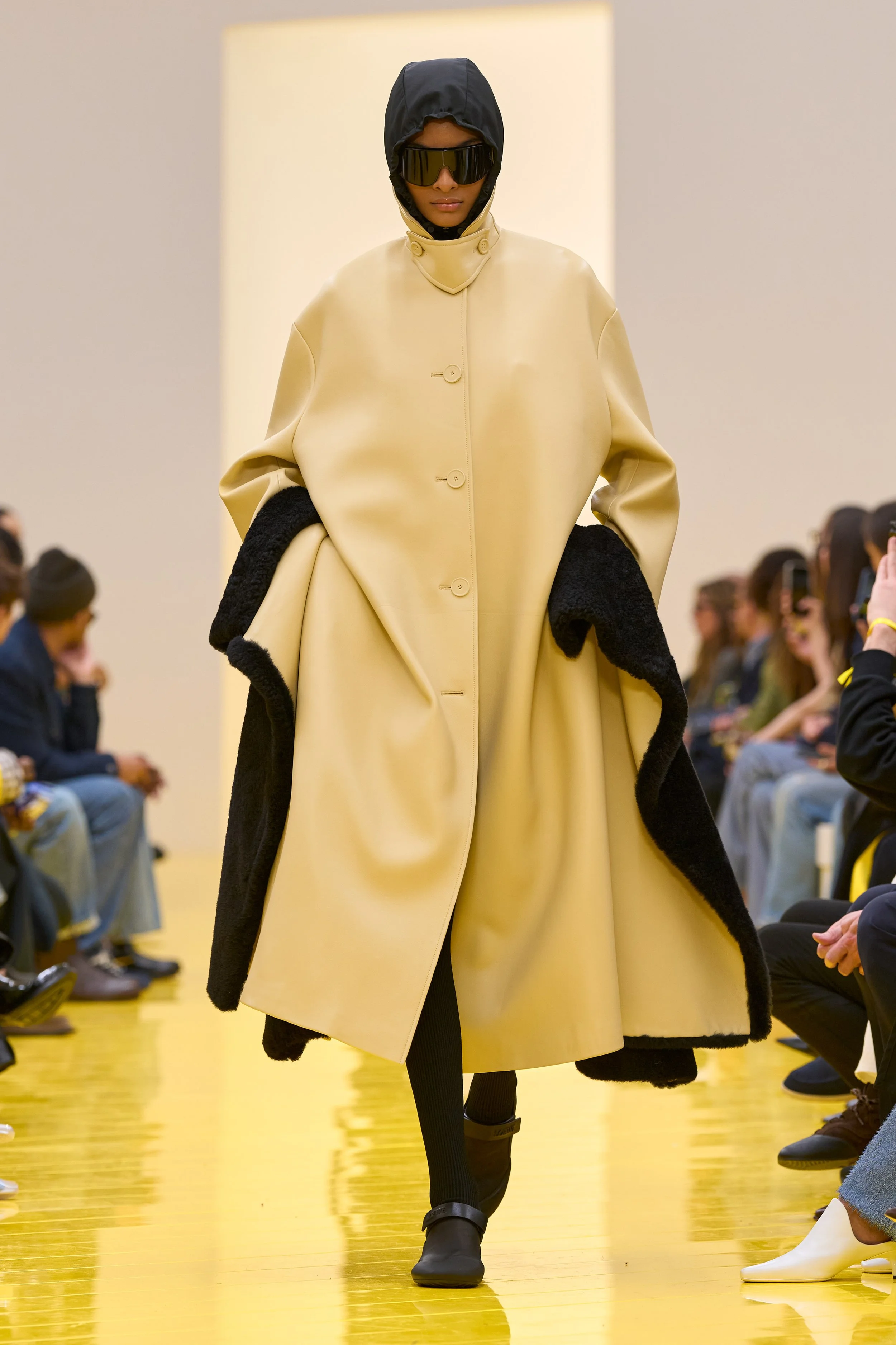 LOEWE FW26 - SHOW REPORT - BTB DIGITAL —